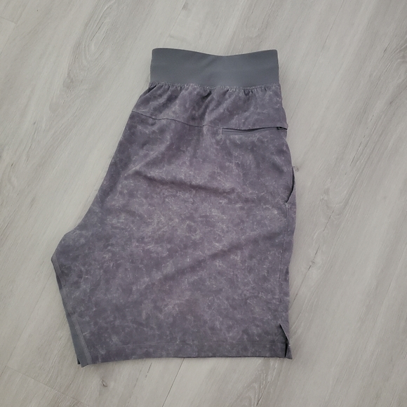 Mens lululemon T.H.E shorts 7" - Picture 2 of 6